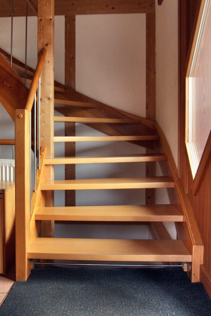 Gewendelte Treppe aus Holz